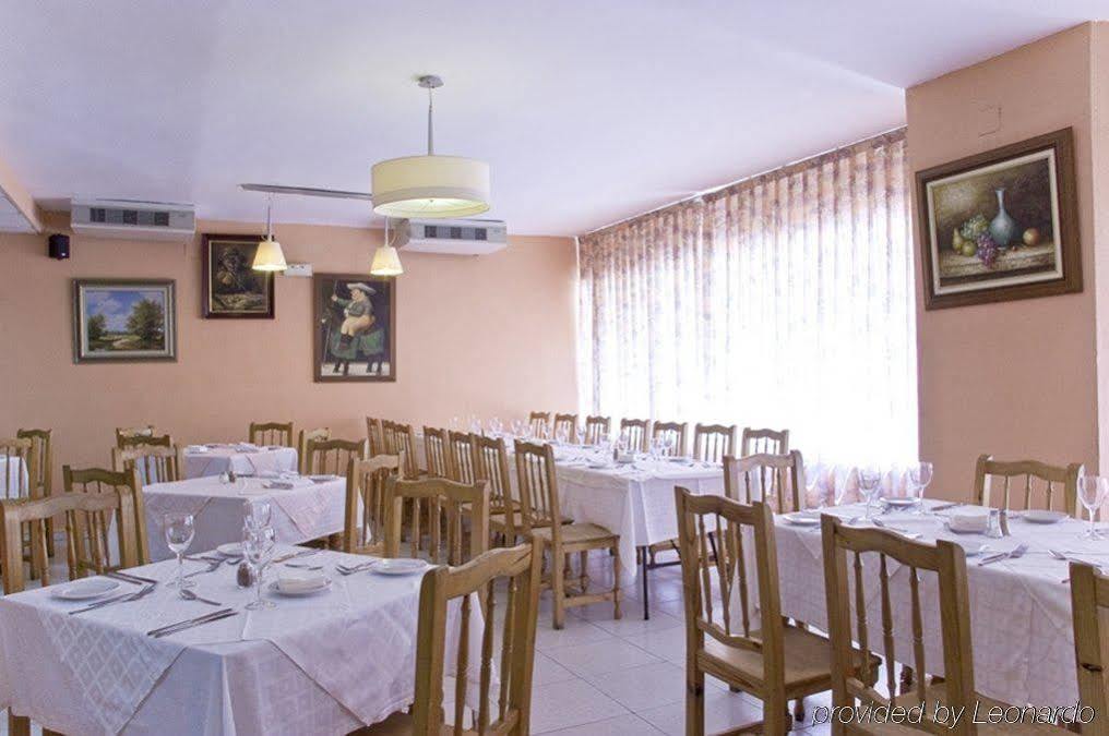 Apartamentos Resitur Sevilla Restoran fotoğraf